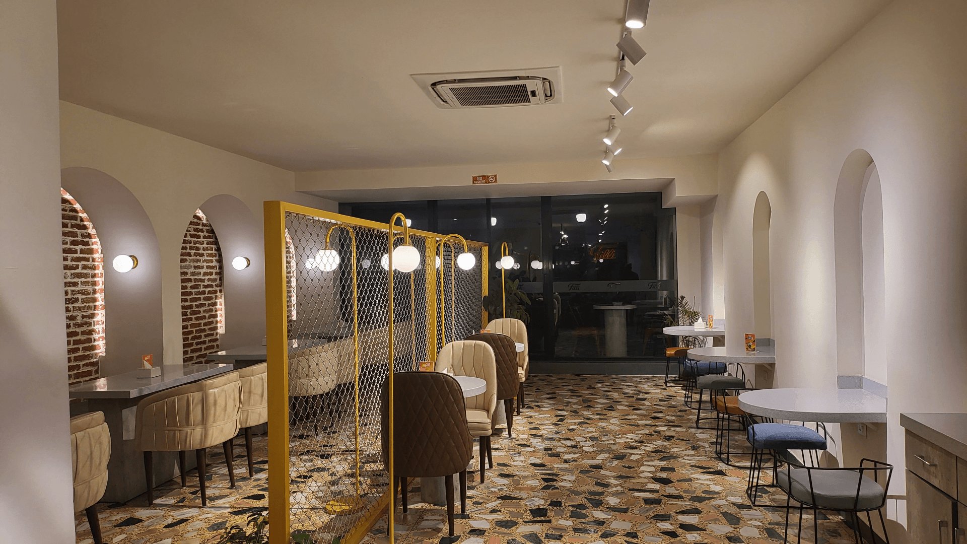 FiLLi Cafe image 2