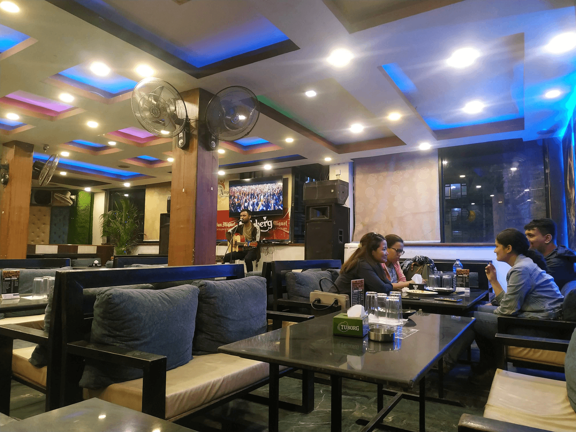 Amigo Cafe Lounge image 1