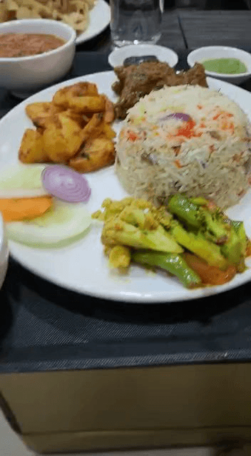 Bismillah Halal Restaurant image 2